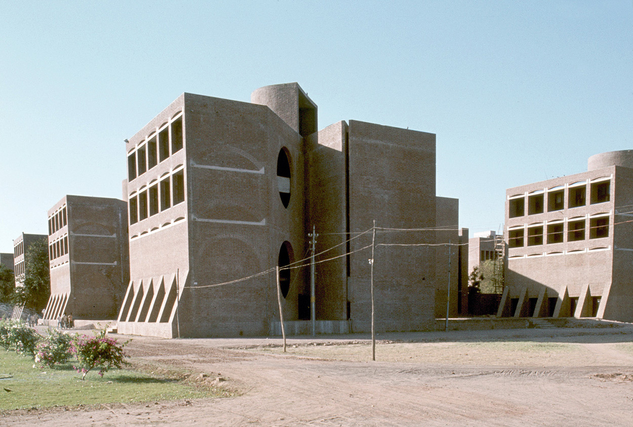 Indian Institute of Management / Louis Kahn ⋆ ArchEyes