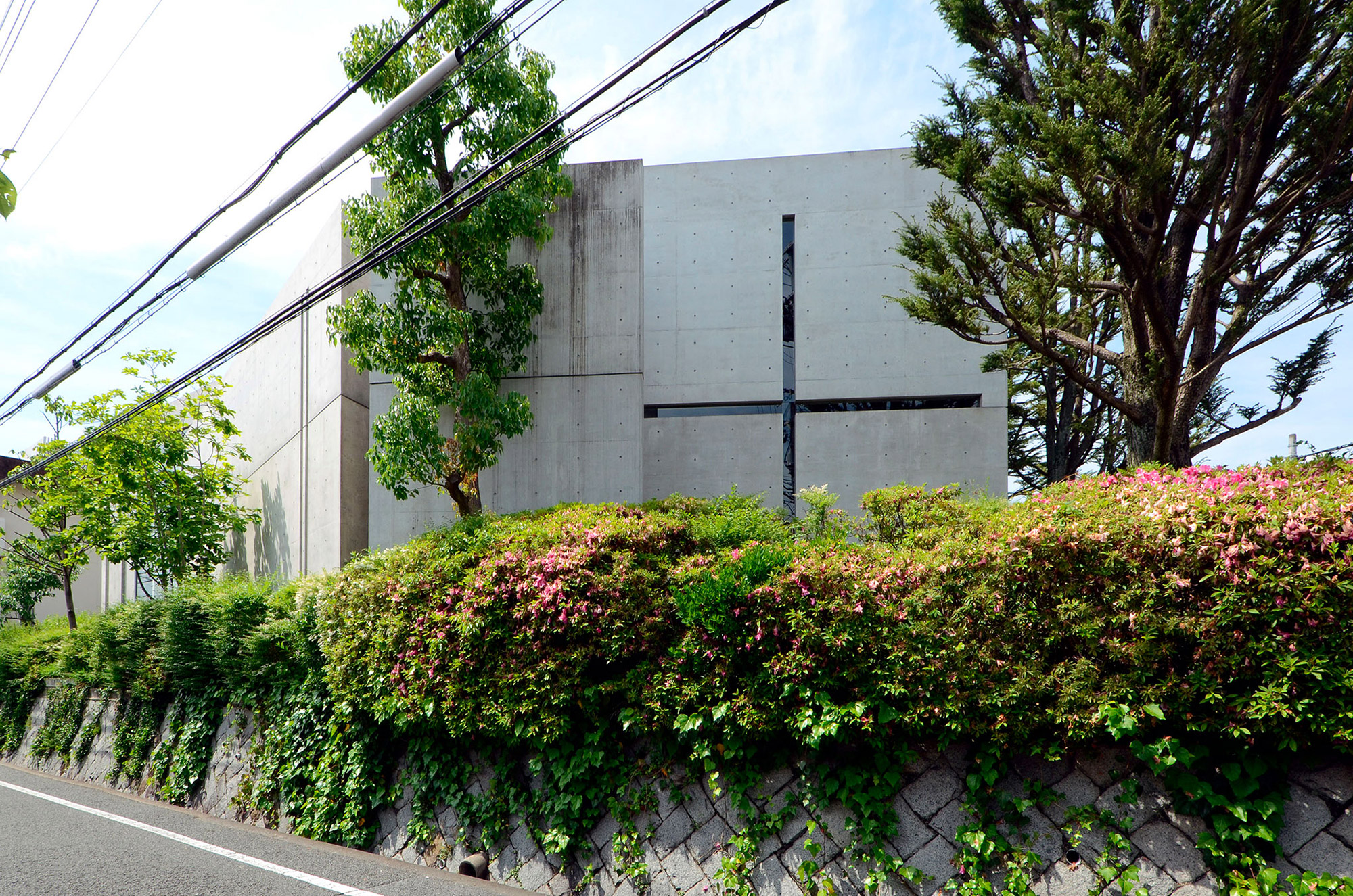 Church of Light by Tadao Ando: Minimalism and the Play of Light