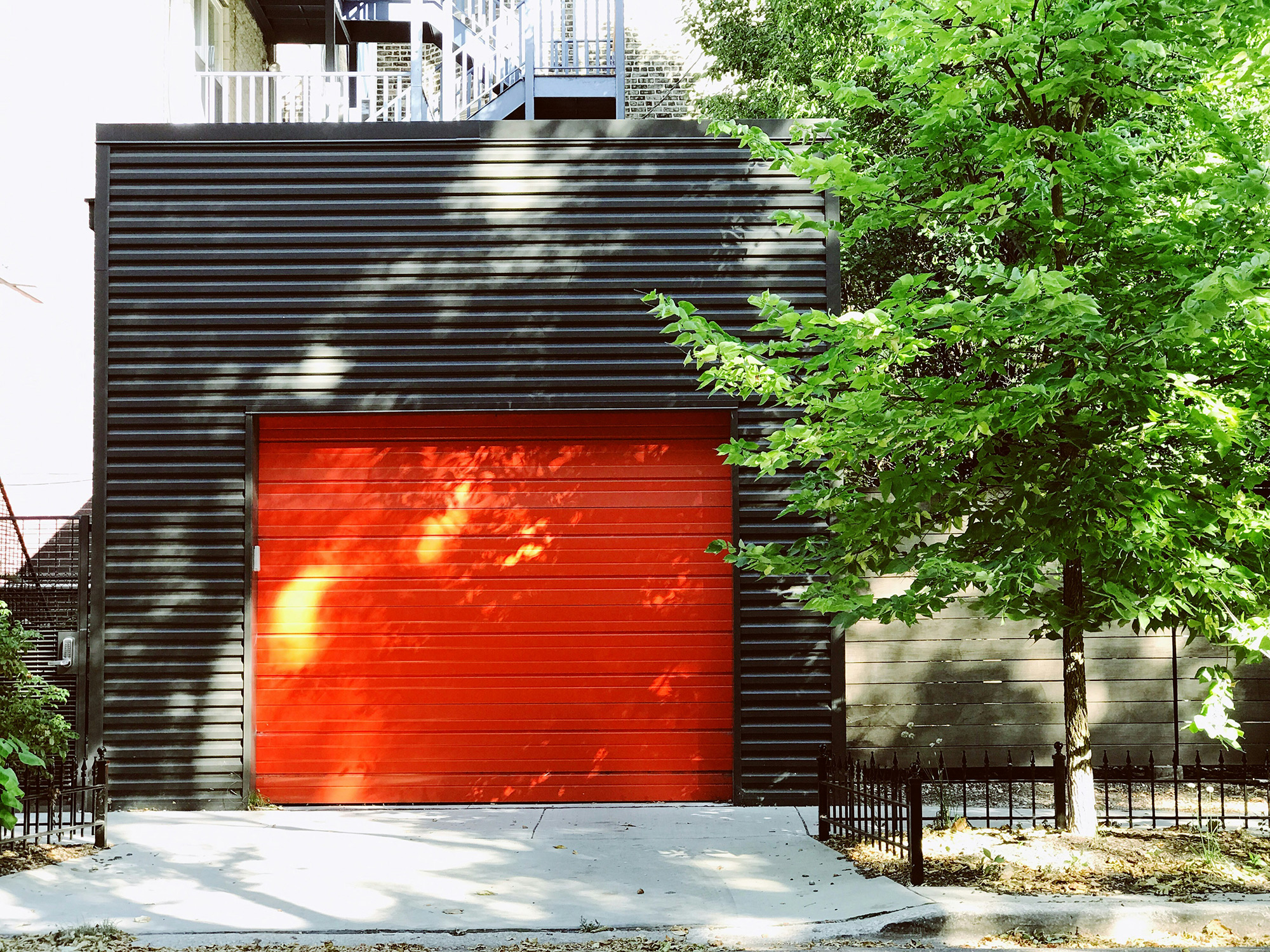 How Smart Garage Doors Are Transforming Home Access in the Digital Age