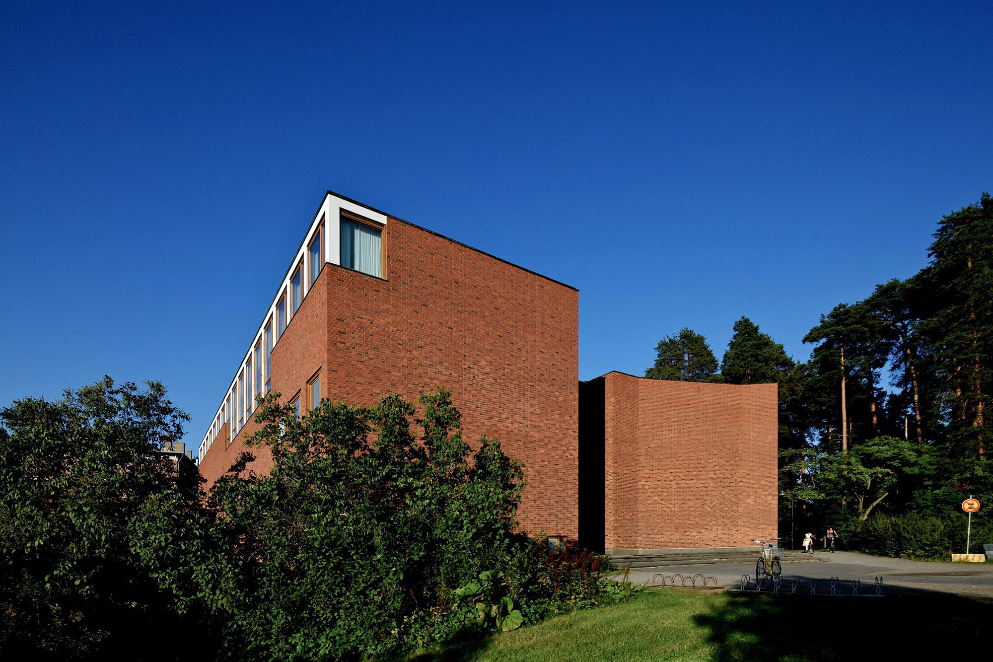 Jyväskylä University Campus: Alvar Aalto’s Vision of Organic Modernism