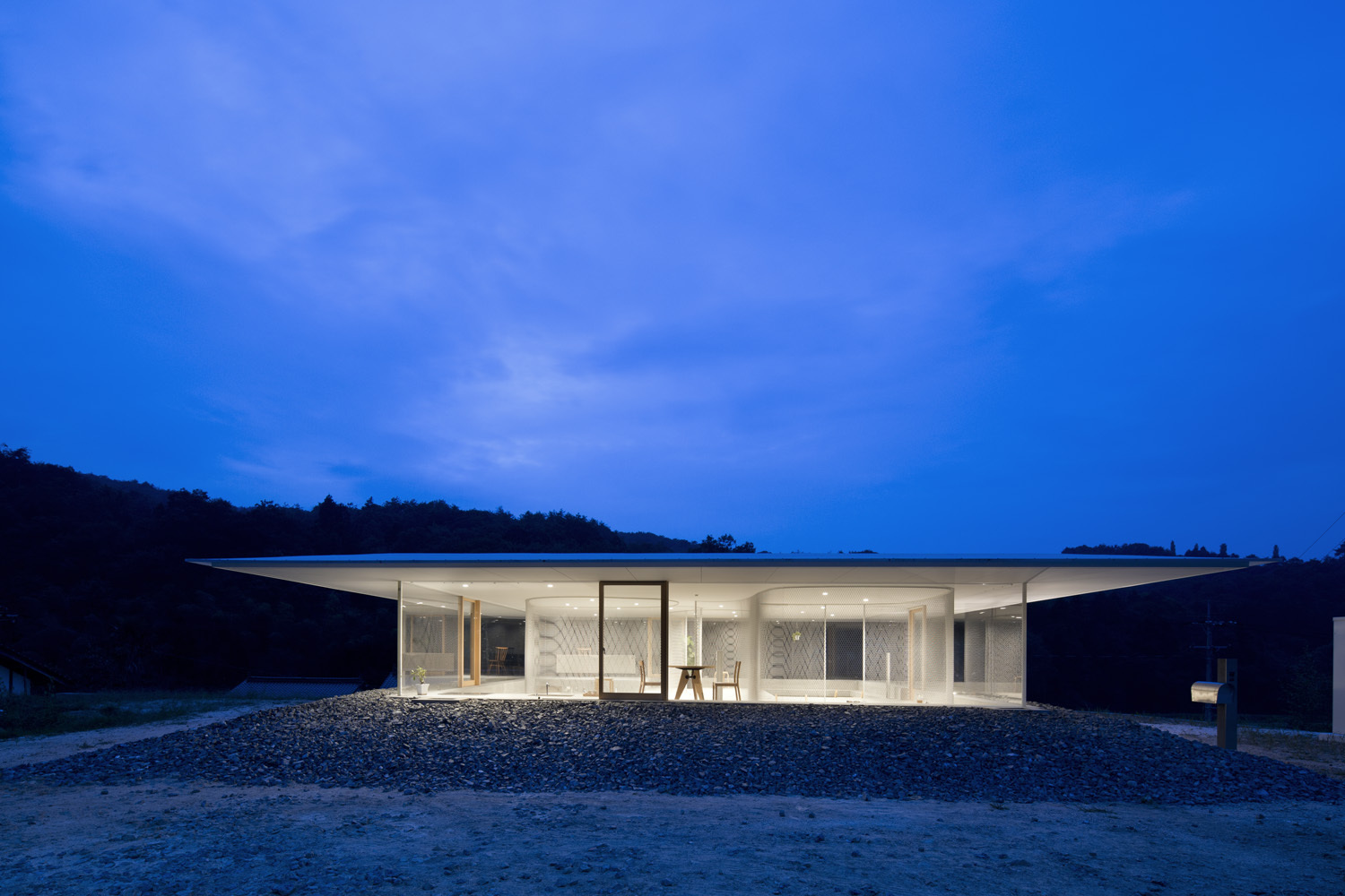 Night View of the House - Hiroshima Hut / Suppose Design Office