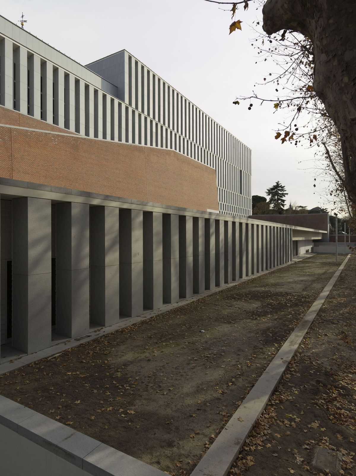 Facade of the Royal Collections Museum in Madrid by Luis Moreno Mansilla and Emilio Tuñón