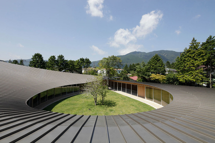 Timber House Villa in Sengokubara by Shigeru Ban: Harmonious Living