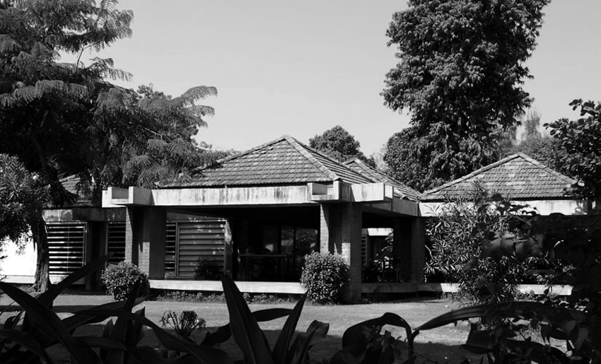 Exterior of the Sabarmati Ashram Museum (Gandhi Residence) / Charles Correa