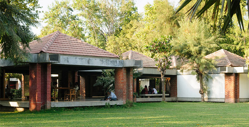Sabarmati Ashram Museum (Gandhi Residence) / Charles Correa