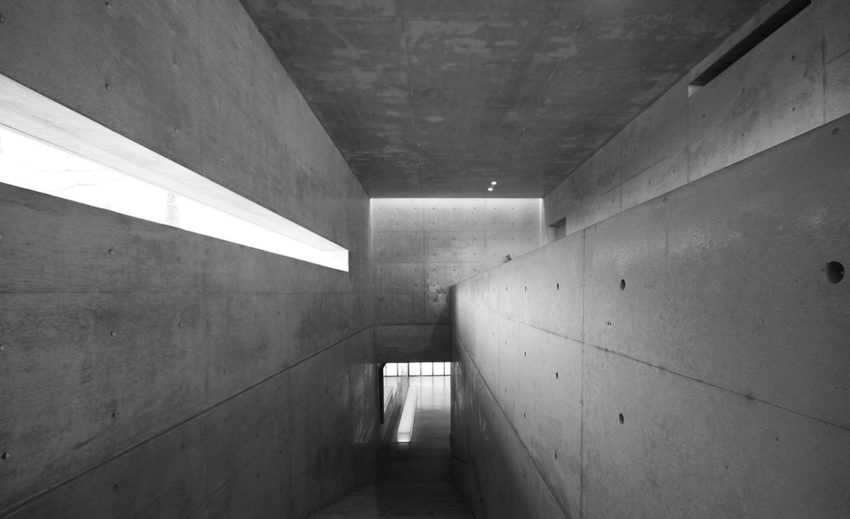 Interior materiality - Benesse House Museum / Tadao Ando