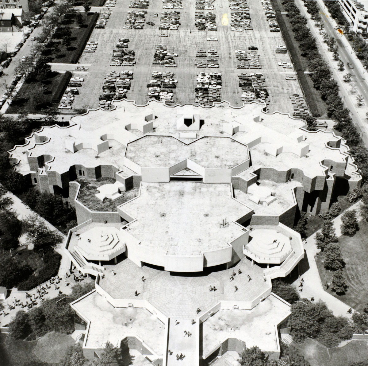 The Circle Campus of the University of Illinois / Walter A. Netsch (SOM Partner)