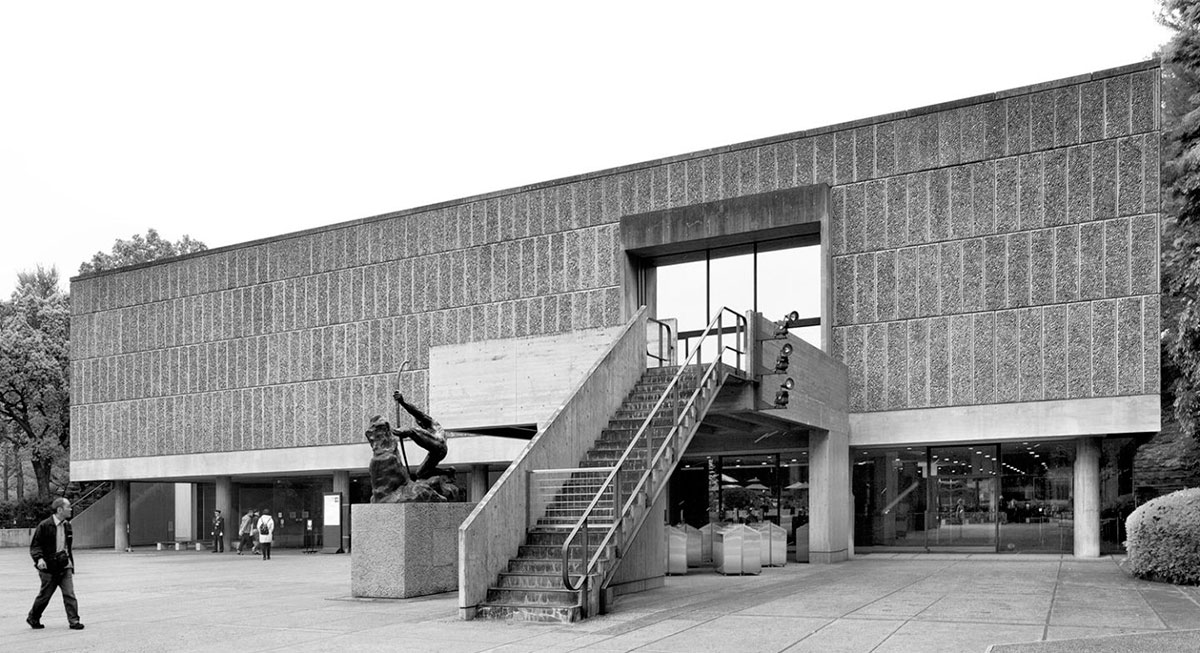 Exterior Facade of the National Museum of Western Art in Tokyo / Le Corbusier