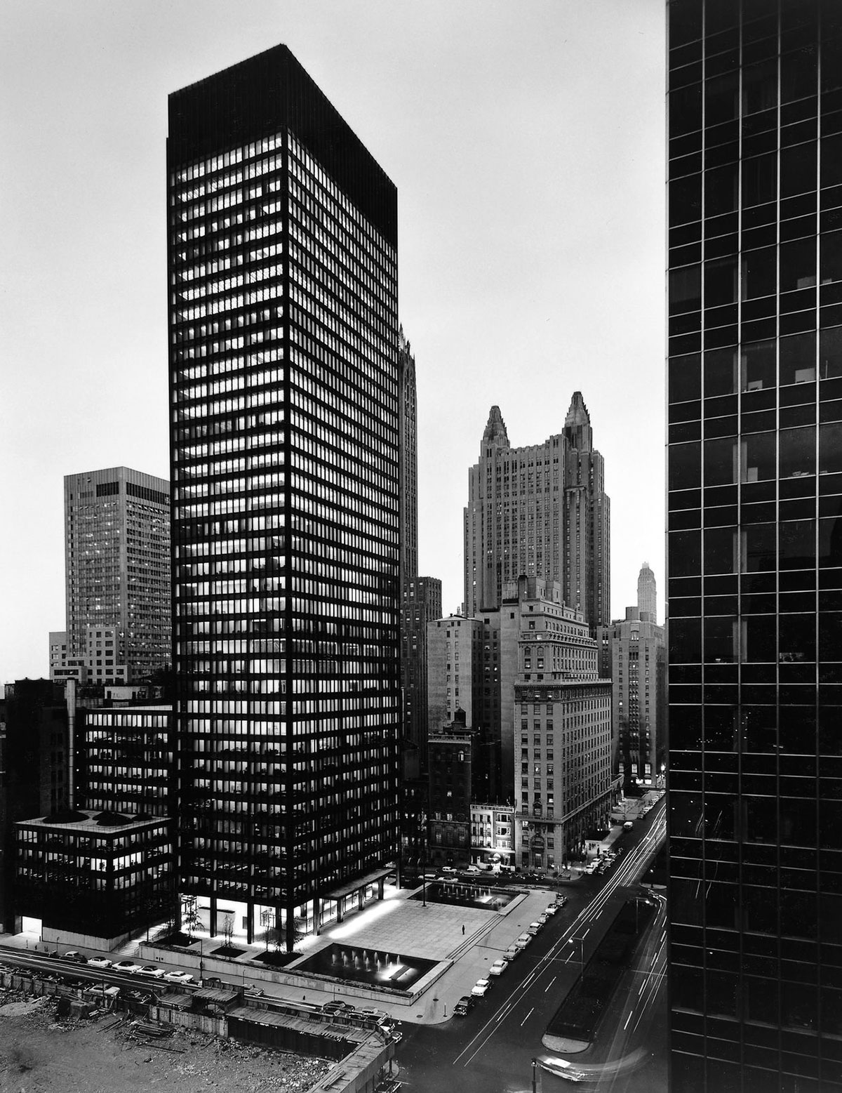 Exterior photograph Seagram Building in New york by Mies Van Der Rohe
