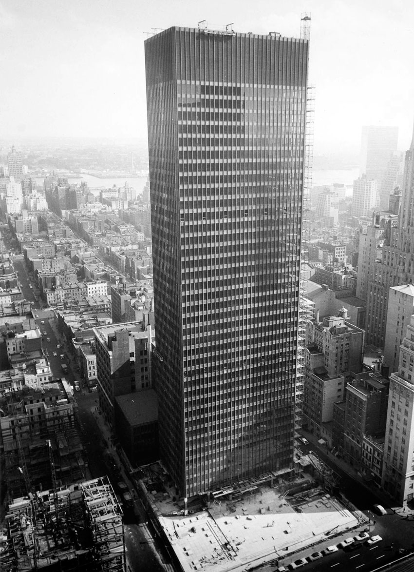 Exterior photograph Seagram Building in New york by Mies Van Der Rohe
