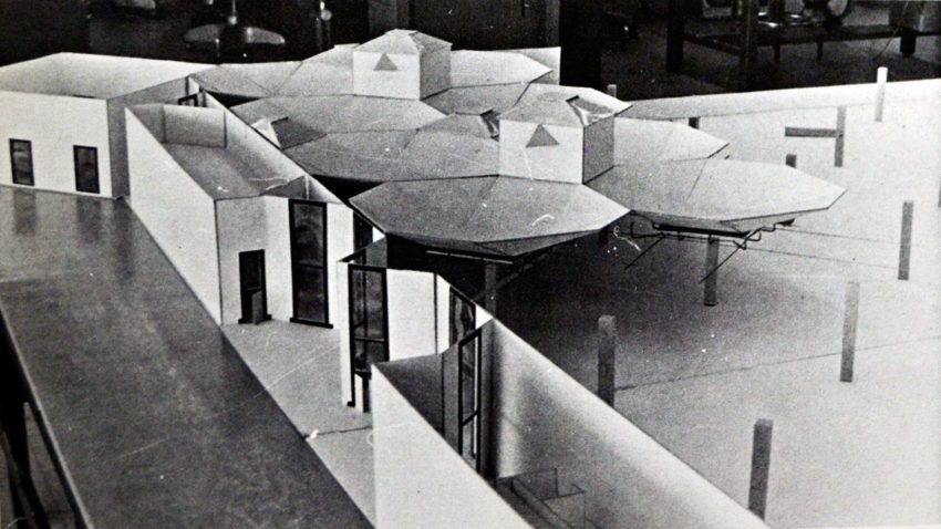 Model of the Olivetti Underwood Factory in Pennsylvania / Louis Kahn