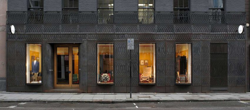 Facade Front view Paul Smith Retail Shop in London / 6a architects