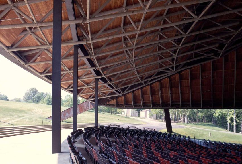 Interior of the amphitheater Blossom Music Center in Cuyahoga Valley / Peter van Dijk