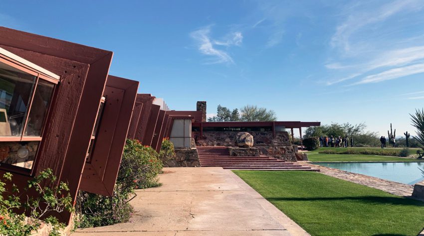 Gallery exterior of the school of Architecture at Taliesin West in Arizona / Frank Lloyd Wright