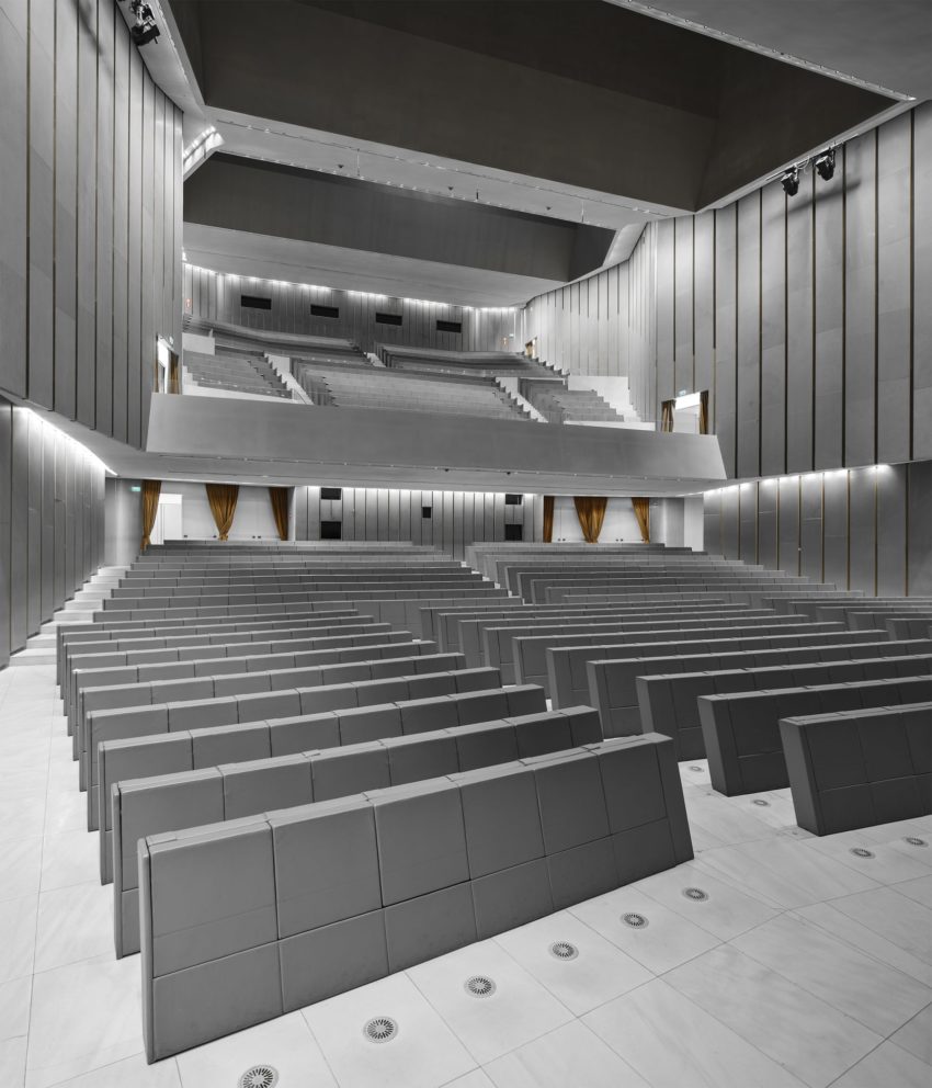 Auditorium of the Universita Luigi Bocconi / Grafton Architects