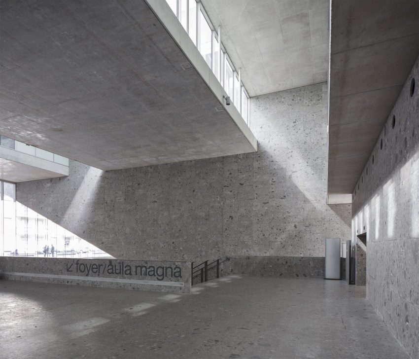Class of the Universita Luigi Bocconi / Grafton Architects