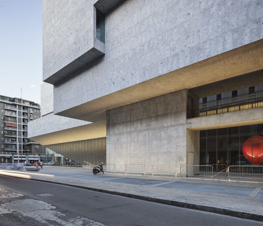Exterior entrance of the Universita Luigi Bocconi / Grafton Architects