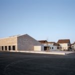 Exterior view -Community building ‘La Tuffière’ in Corpataux-Magnedens / 2b architectes