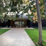 Main entrance - Norton Simon Museum in Pasadena / Ladd & Kelsey Architects
