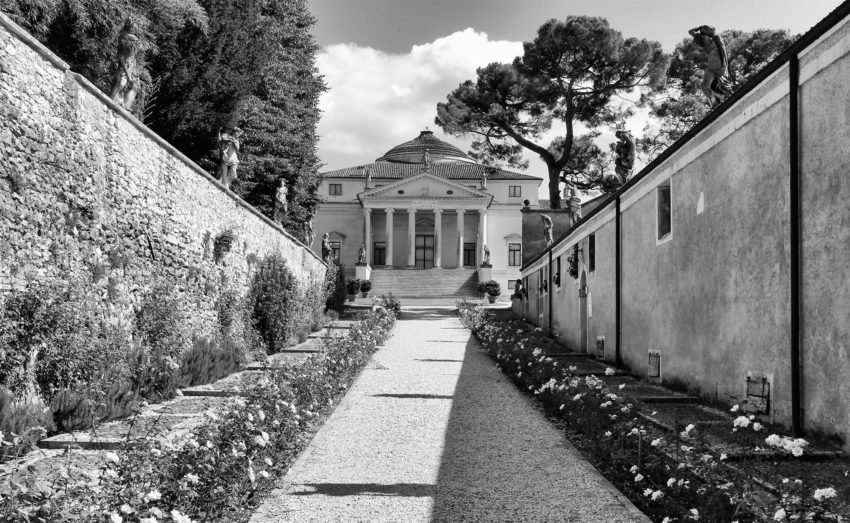 Entry Path | Villa Capra La Rotonda / Andrea Palladio