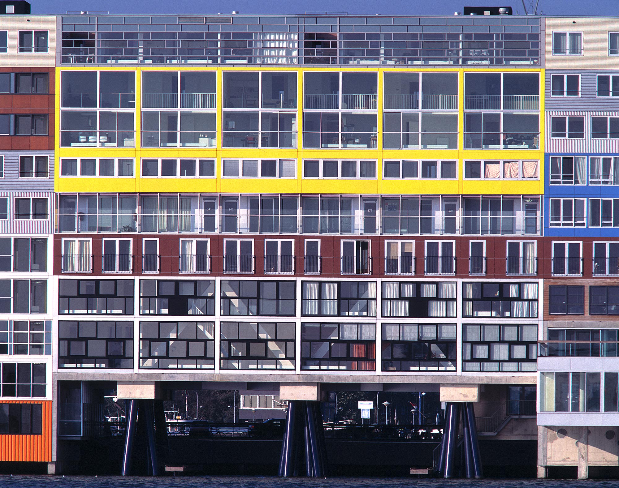 Color Elevation - Silodam Housing Block in Amsterdam / MVRDV