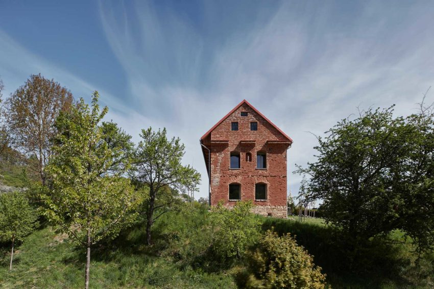 Front View - House Inside a Ruin in Czech Republic / ORA Architects