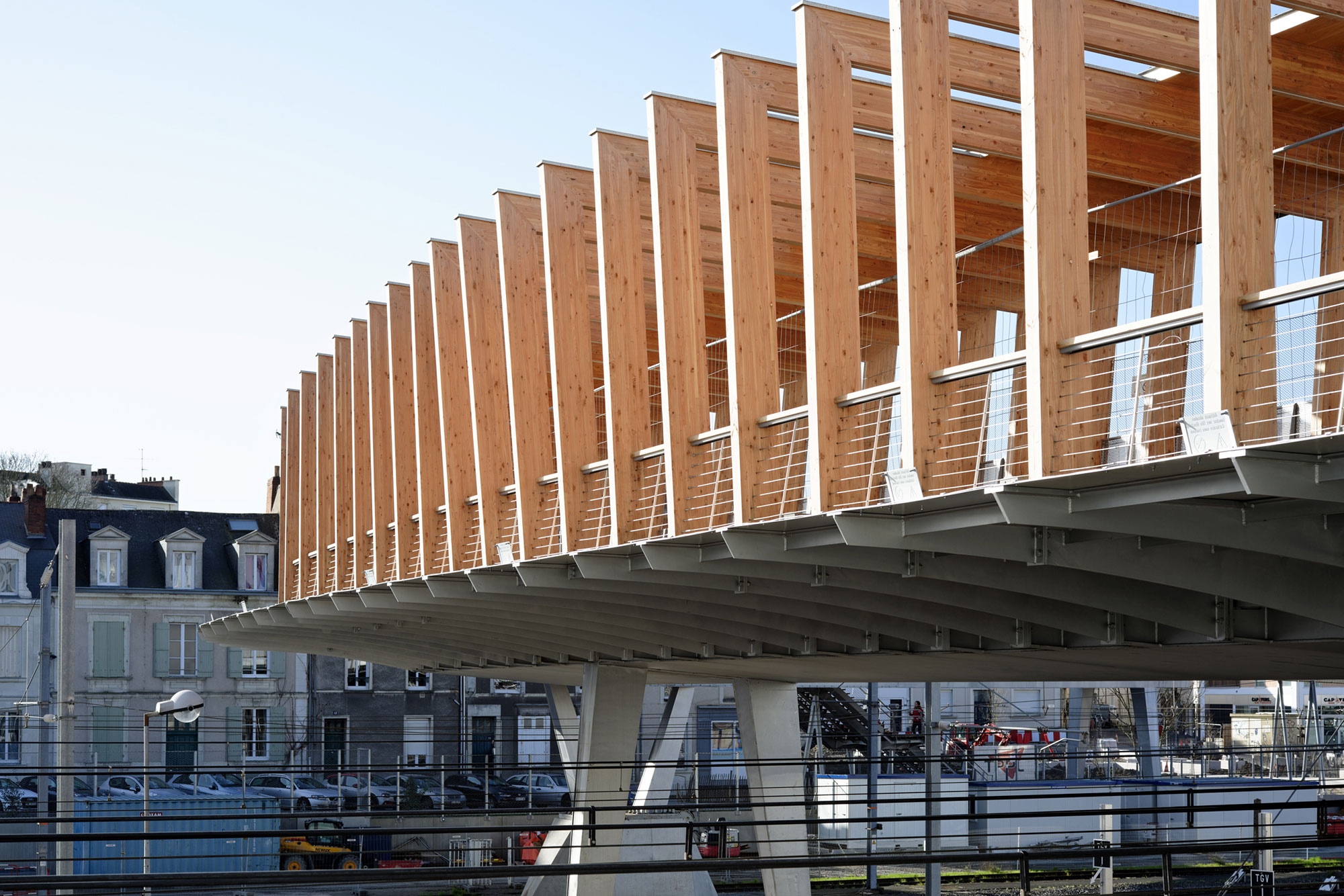 Footbridge at Angers Saint-Laud Station / Dietmar Feichtinger Architectes