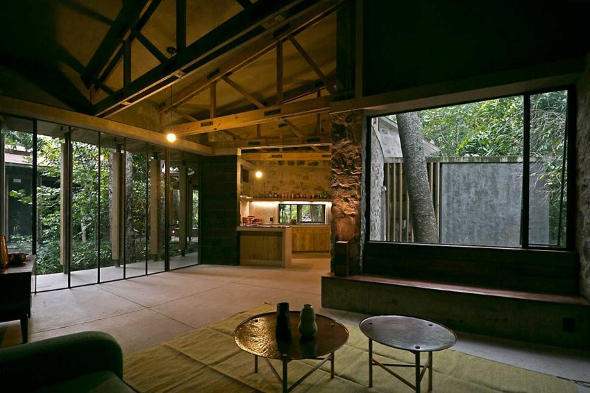Living Room and openings of the AMACUECA HOUSE / CoA arquitectura