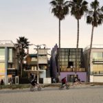 View from beach - Norton House in Venice Beach / Frank Gehry