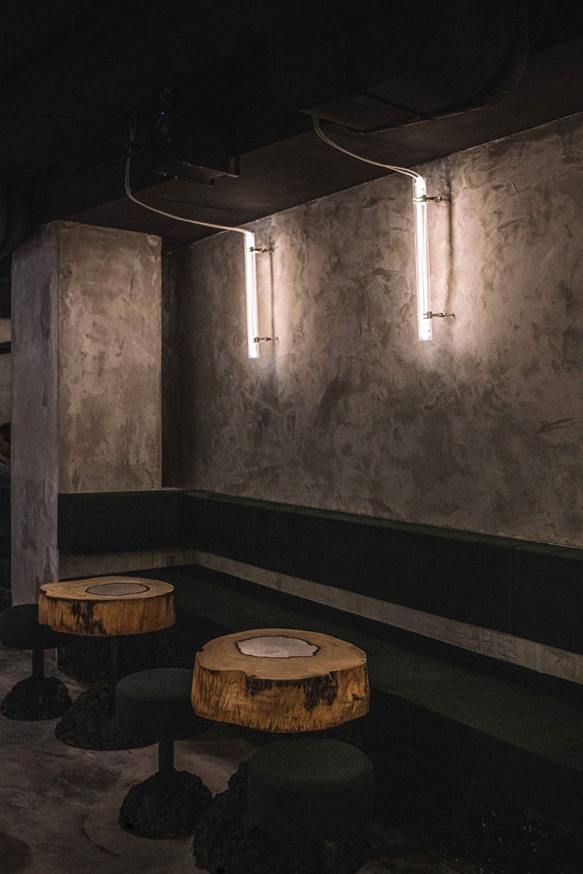Bar Stools: Which Material of Wood -  PENICILLIN Bar In Hong Kong / COLLECTIVE