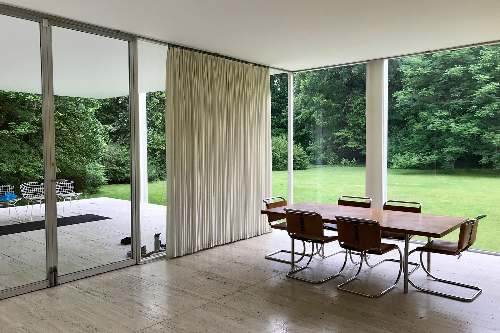 Dining table of the The Farnsworth House / Mies van der Rohe