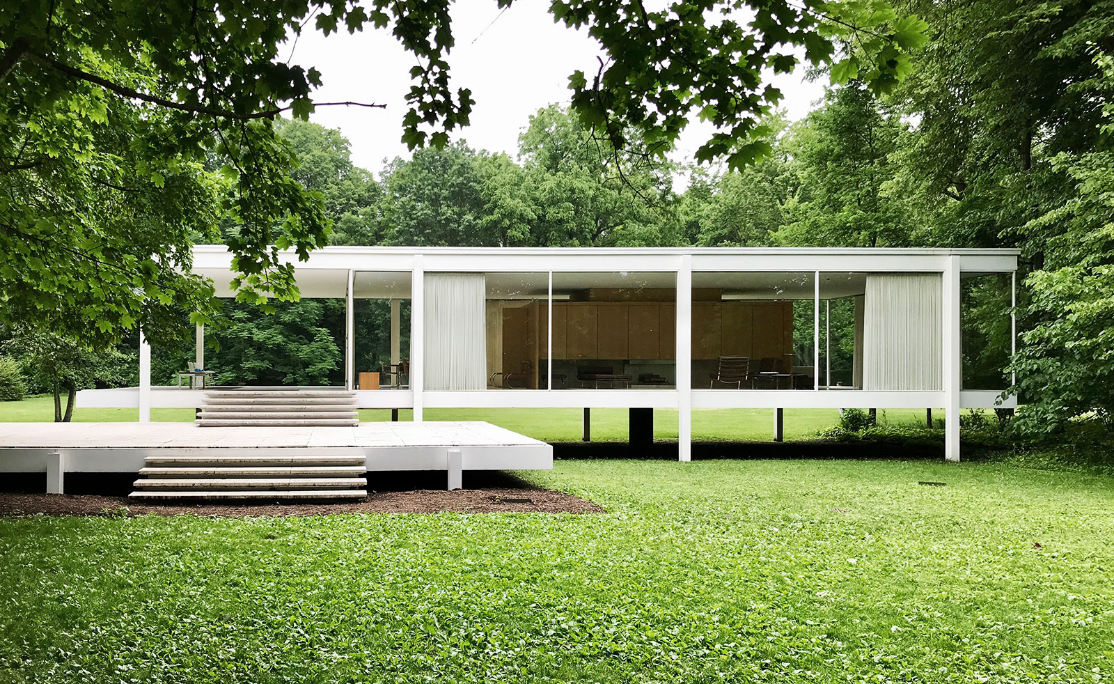 Exterior - The Farnsworth House / Mies van der Rohe