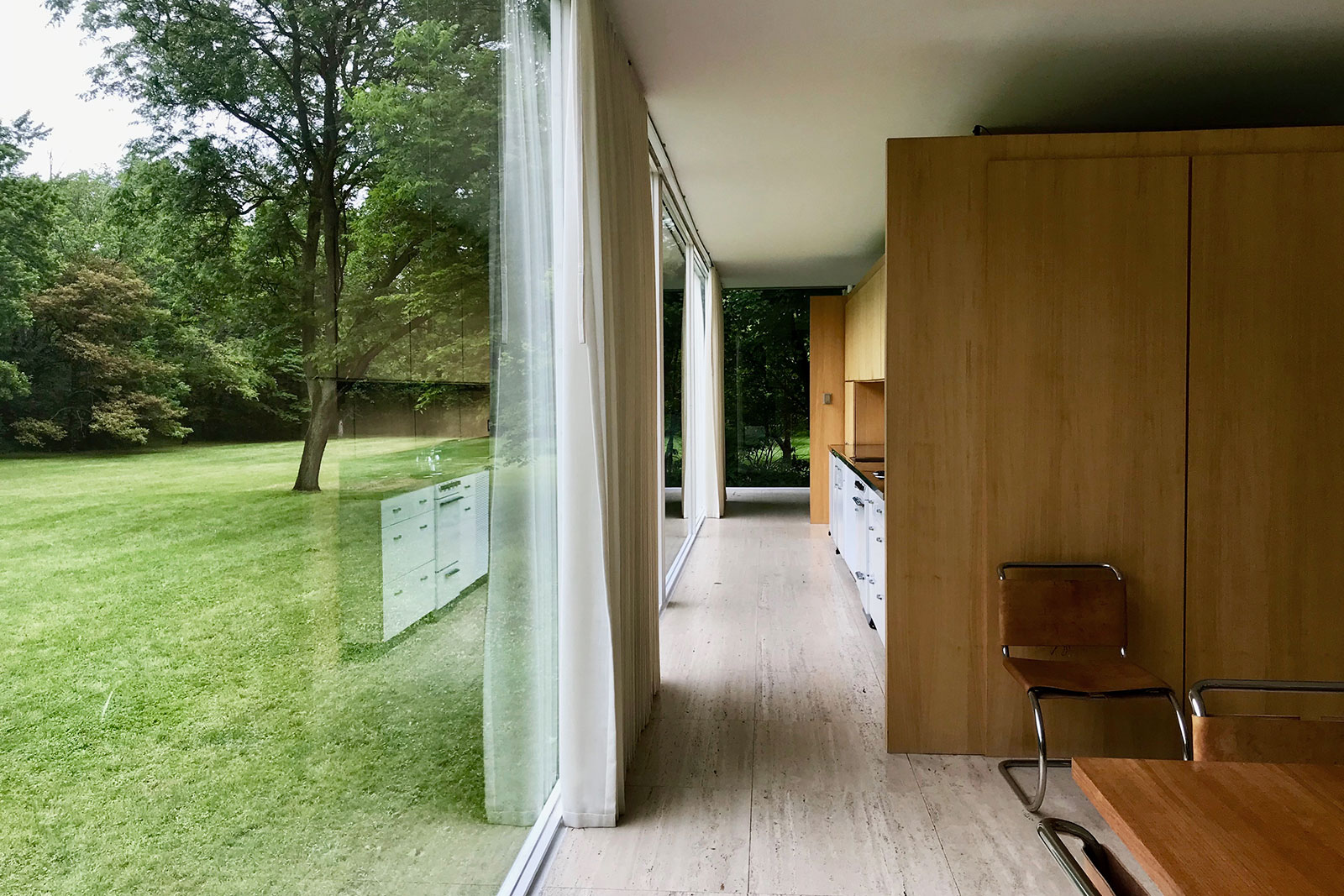 Corridor - The Farnsworth House / Mies van der Rohe
