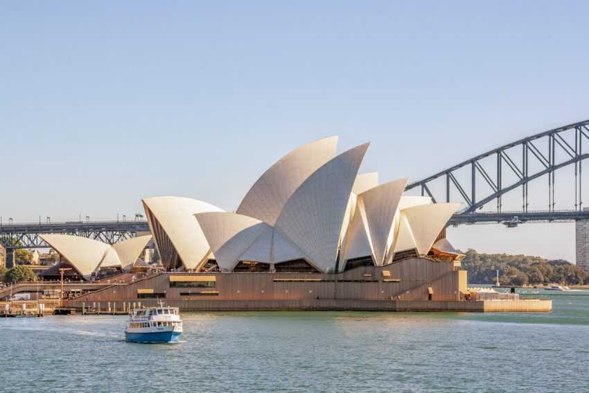 Sydney Opera House Australia auditorium Jorn Utzon architecture building ArchEyes Wojtek Gurak bridge