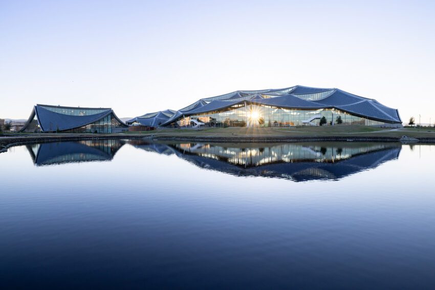 Google Bay View BIC Thomas Heatherwick Studio Offices ArchEyes Iwan Baan facade