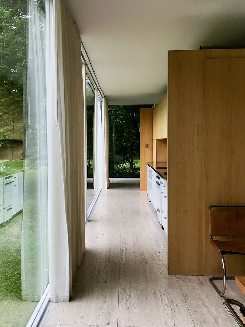 Corridor - The Farnsworth House / Mies van der Rohe