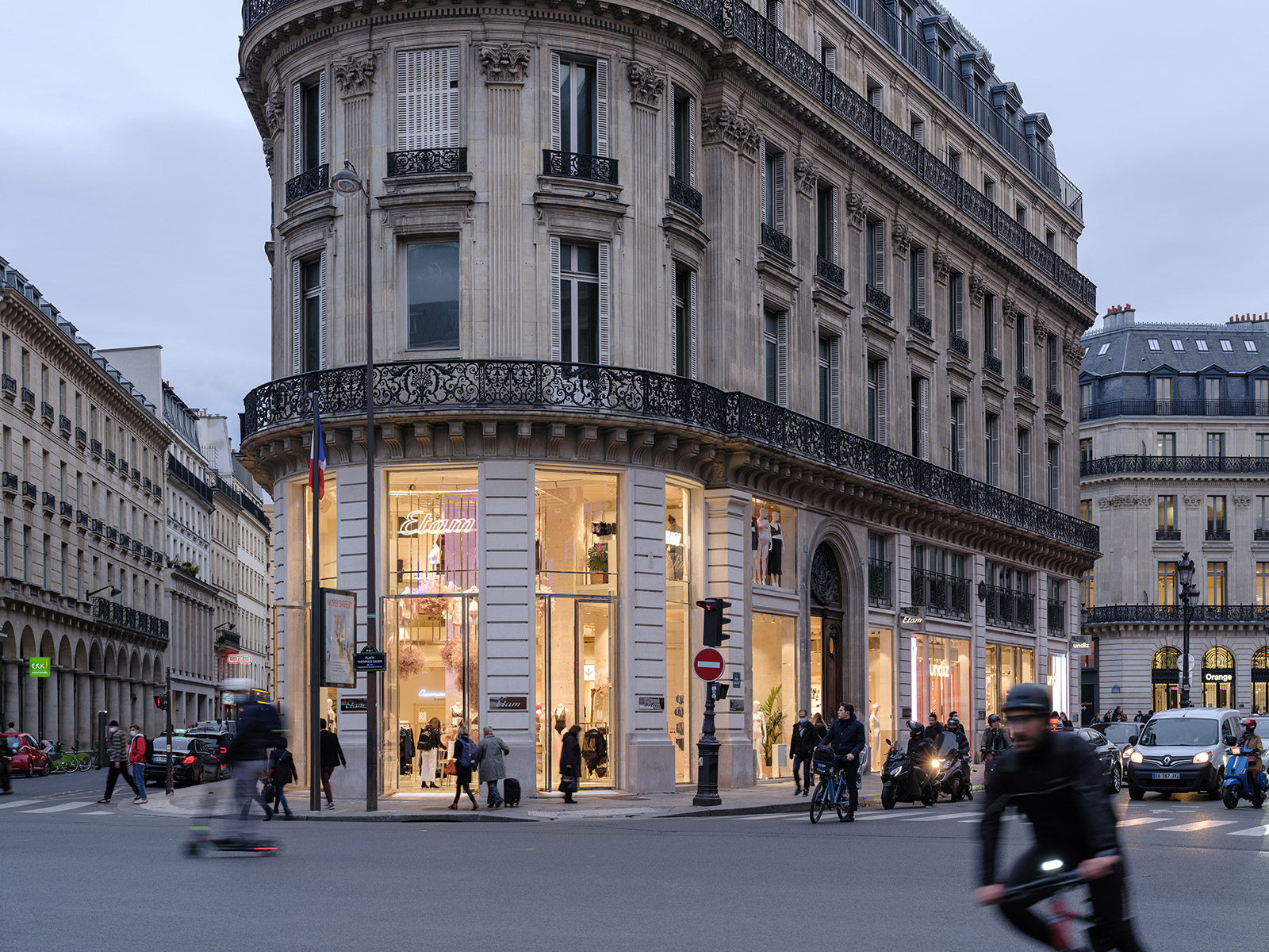 Etam Flagship Store Paris MVRDV Ossip ArchEyes Exterior Facade