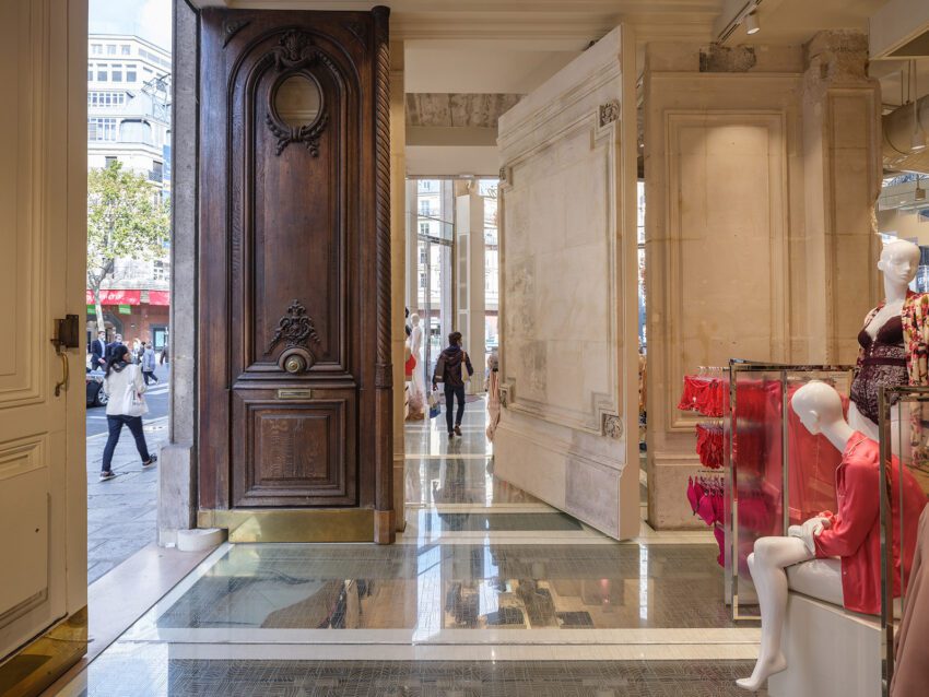 Etam Flagship Store Paris MVRDV Ossip ArchEyes glass floor retail