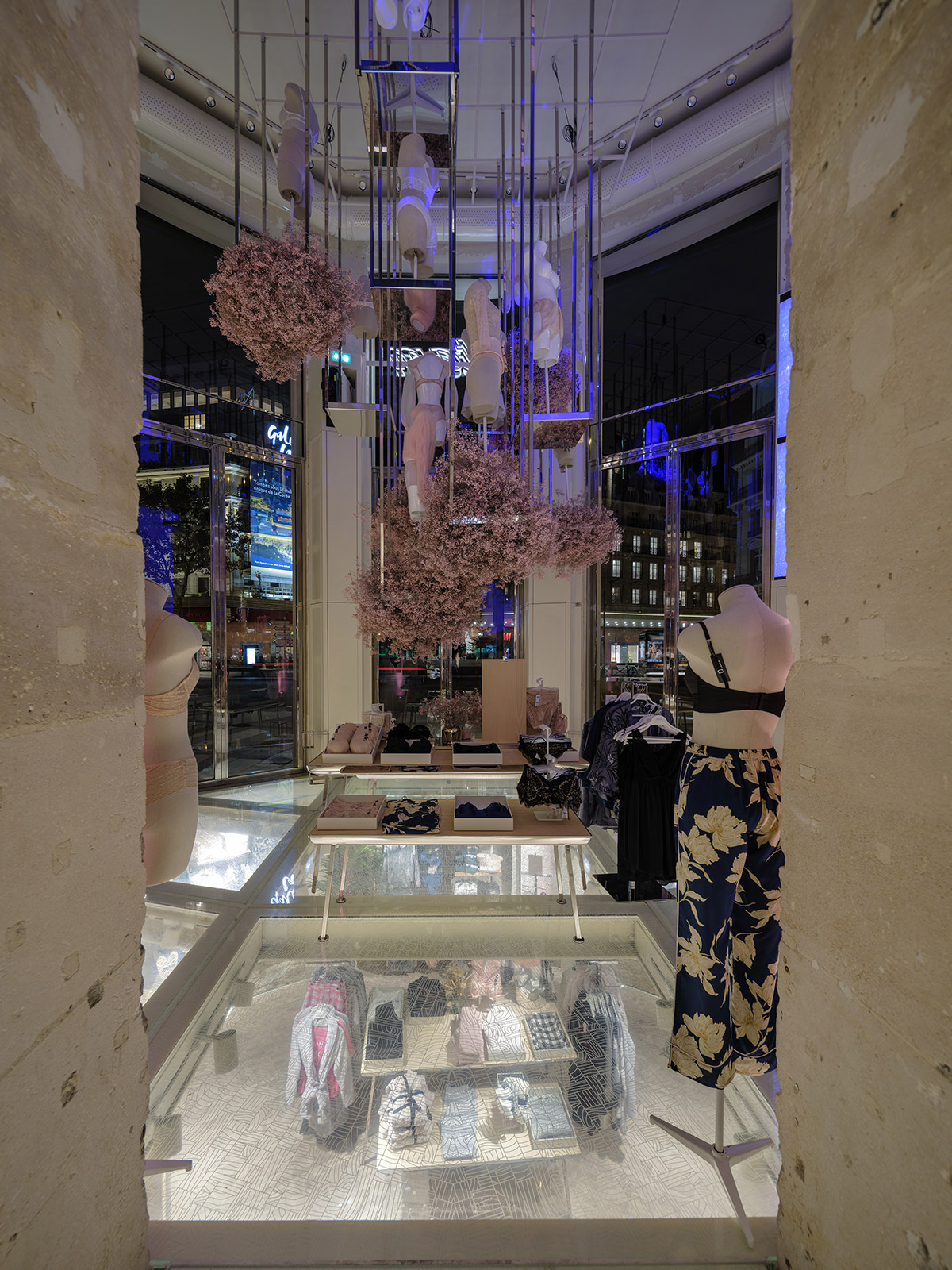 Etam Flagship Store Paris MVRDV Ossip ArchEyes night