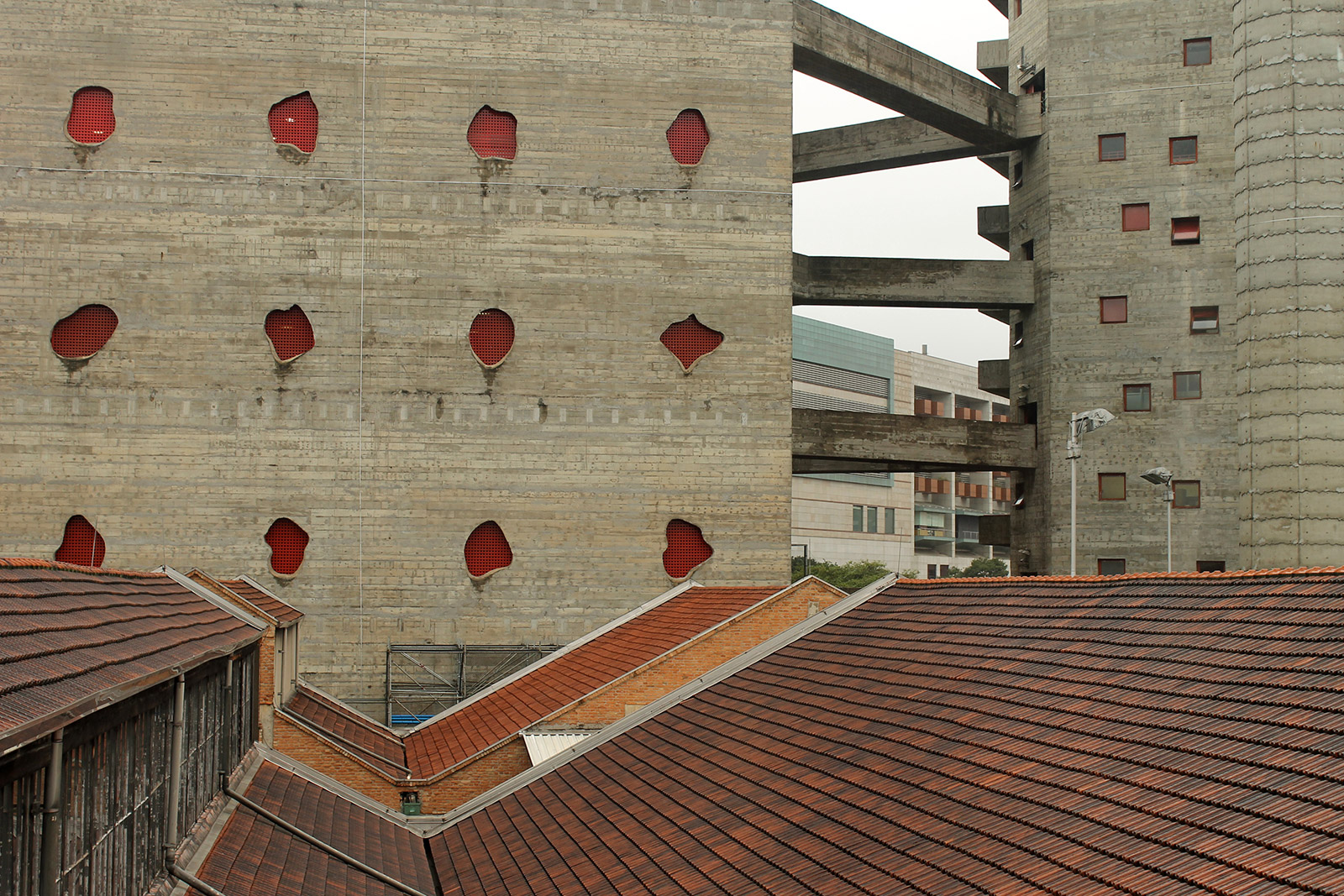 Lina Bo Bardi SESC Pompeia Factory Sao Paulo Architecture ArchEyes Larissa Galastri