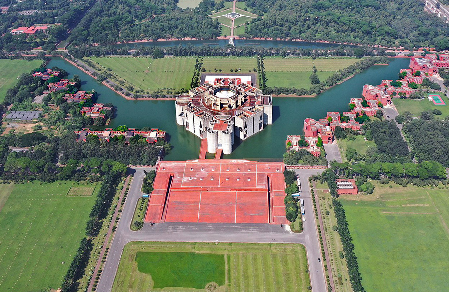 Bangladesh's National Parliament House By Louis Kahn | ArchEyes