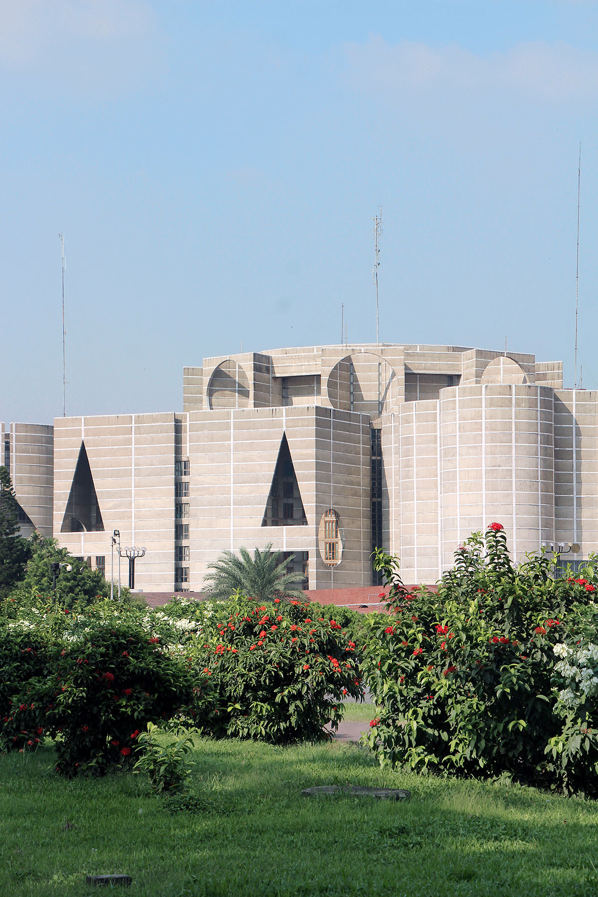 Bangladesh's National Parliament House By Louis Kahn | ArchEyes