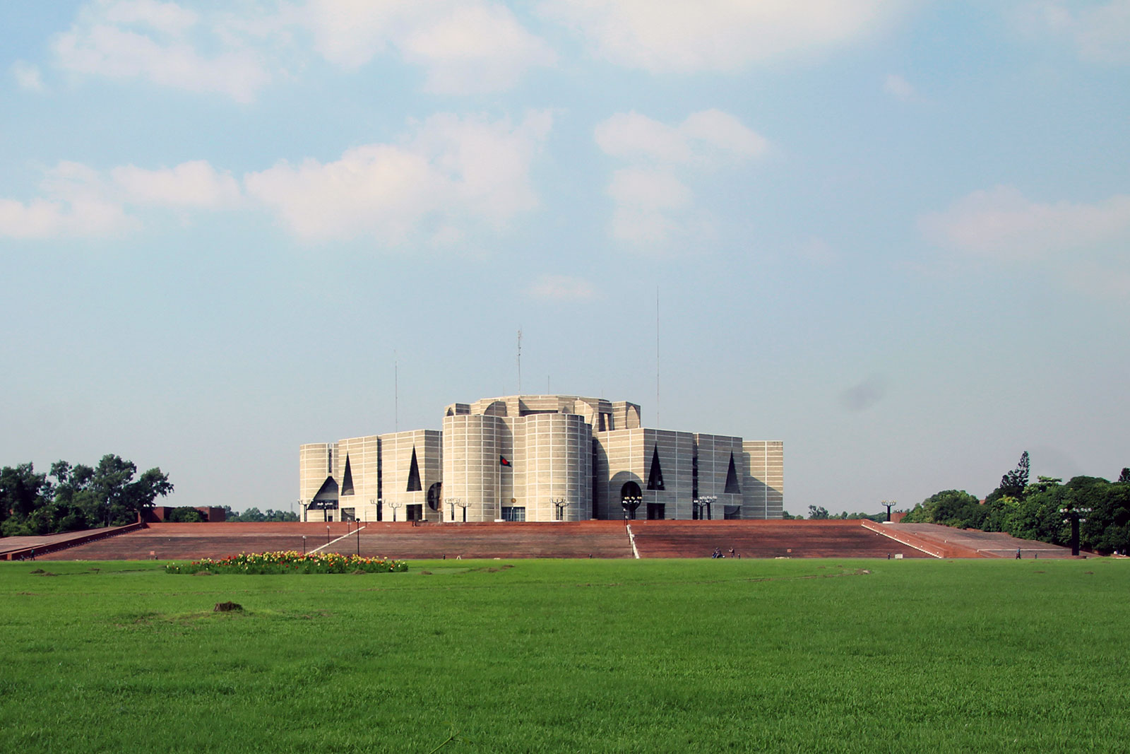 Bangladesh's National Parliament House By Louis Kahn | ArchEyes