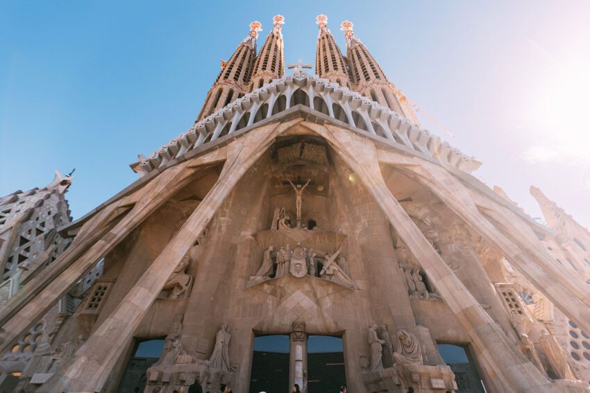 jonas denil Sagrada Familia Antonio Gaudi ArchEyes