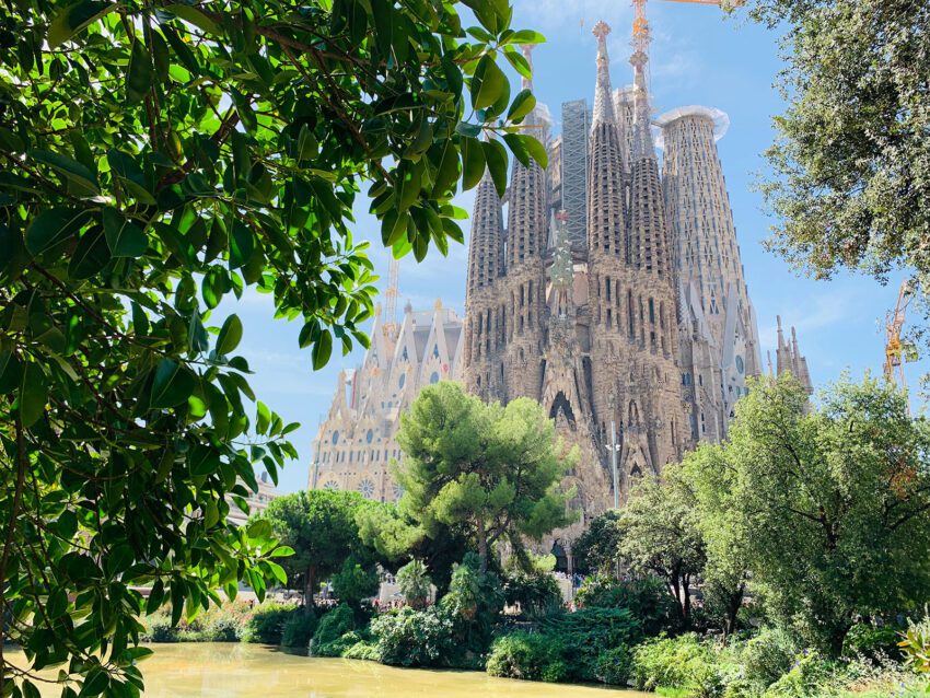 mohammad edris afzali Sagrada Familia Antonio Gaudi ArchEyes
