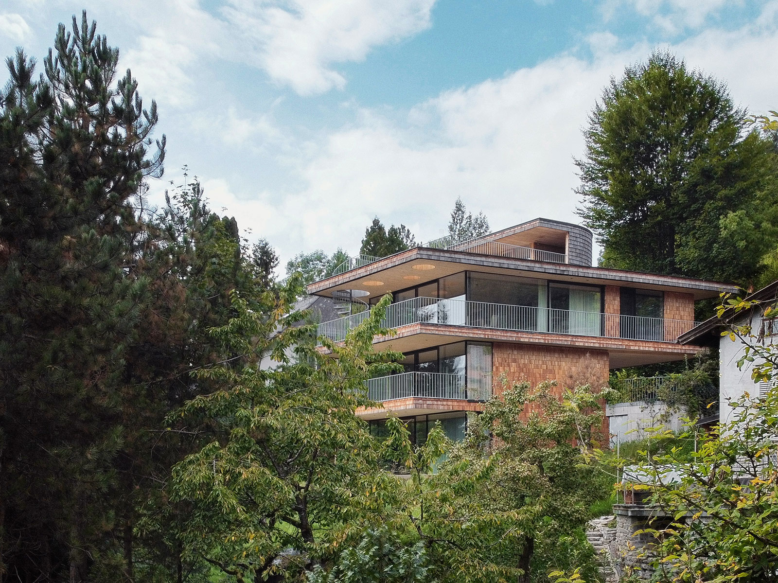 Above the Trees: A Hillside Residence Masterpiece by Lechner & Lechner Architects