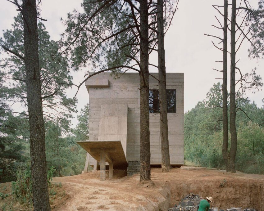 Casa Alferez Ludwig Godefroy Cabin Brutalist Aesthetics Rory Gardiner ArchEyes forest