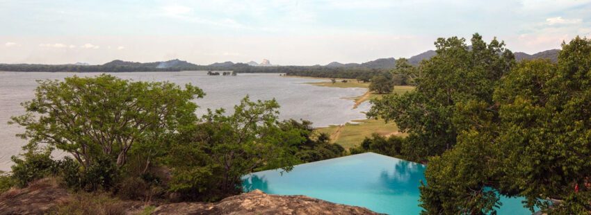 Kandalama Heritance Hotel Geoffrey Bawa Sri Lanka ArchEyes pool