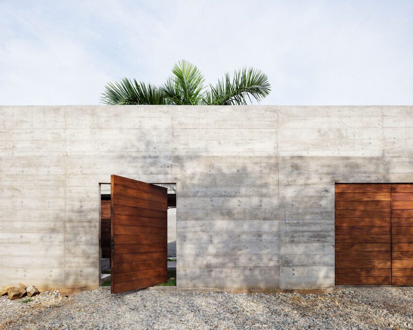 The Zicatela House Ludwig Godefroy Landscapes Oaxaca Concrete Mexico ArchEyes doors wood