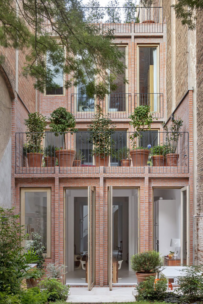 House HARQUITECTES Barcelona Structural Harmony Urban Living Archeyes